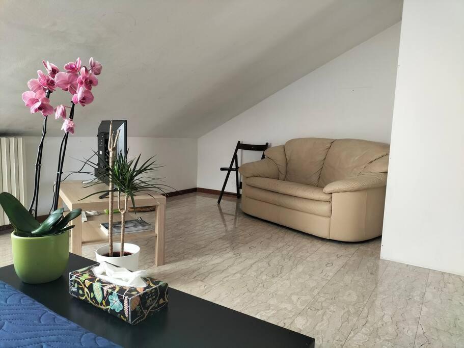 La Casa Di Marta - Ampia Ed Accogliente Mansarda In Piazza Statuto Turim Exterior foto